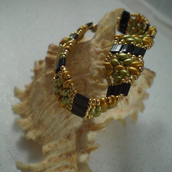 Tila Flower Band Bracelet; Hand Beaded, Gift - Picture 3 of 4